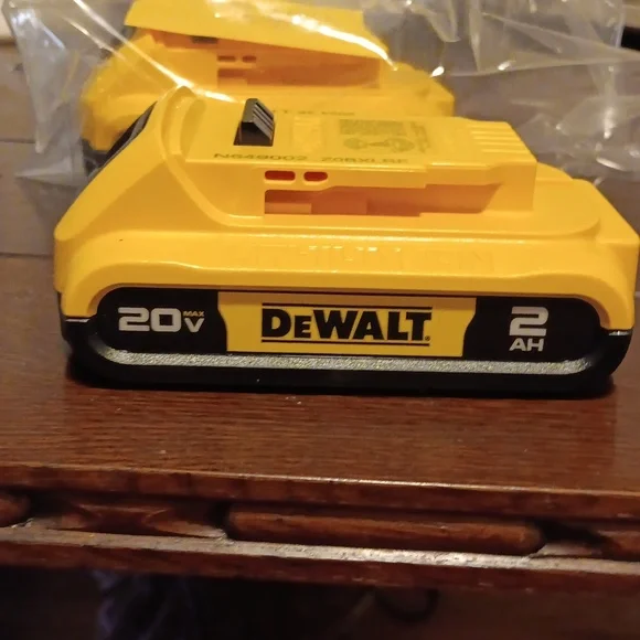 NEW| Dewalt Battery 20V - Picture 1 of 4